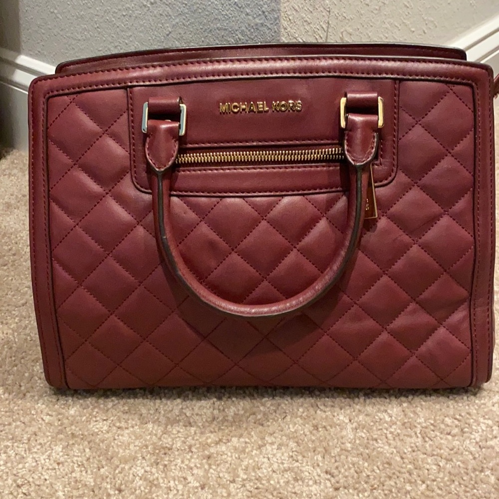 Gently used MK handbag (Great for Holiday Time).